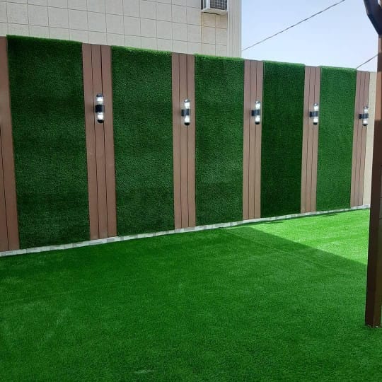بتركيب عشب جداري بالرياض